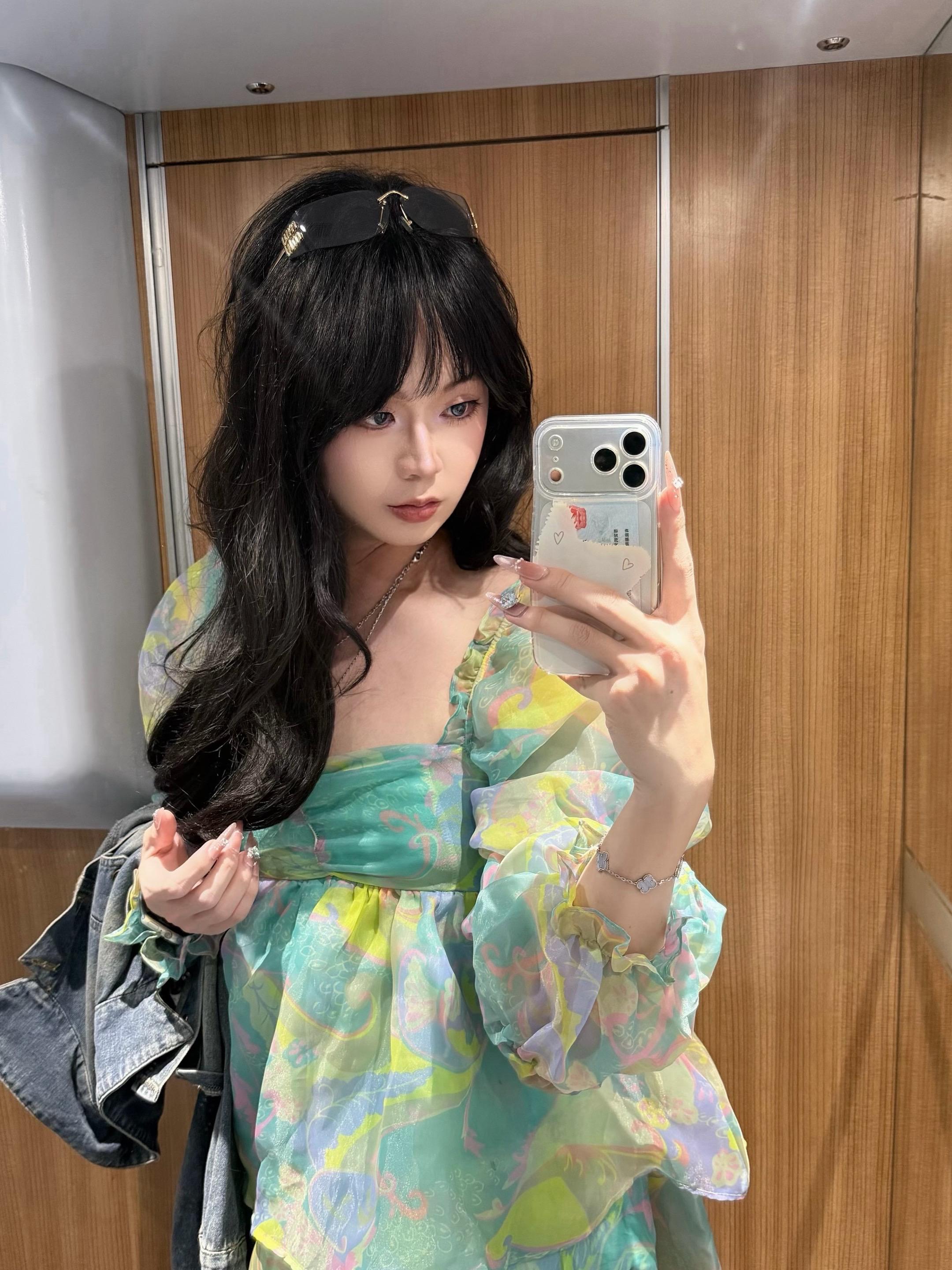 淘到了一条版型非常蓬松的裙子 看起来好仙女 本人188身高居然也可以轻松驾驭
