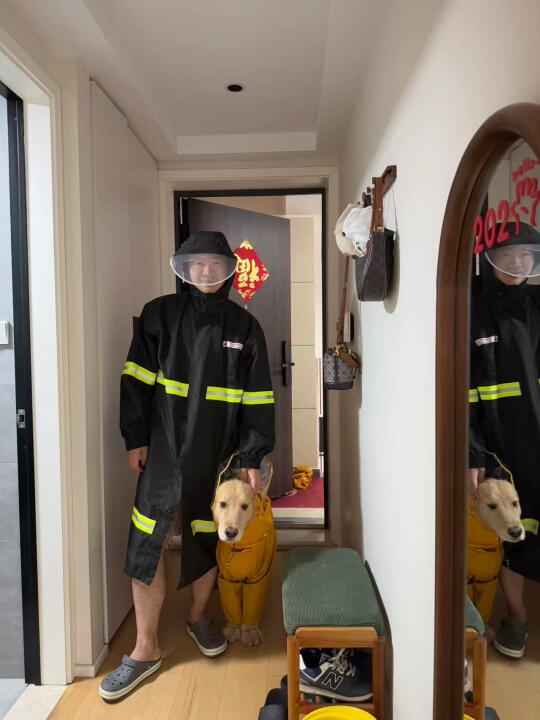 雨天遛狗