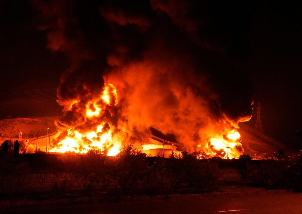 如果之前印度参战，美印联军对伊朗发动地面战。伊朗就非常危险了。美国有空中优势和海