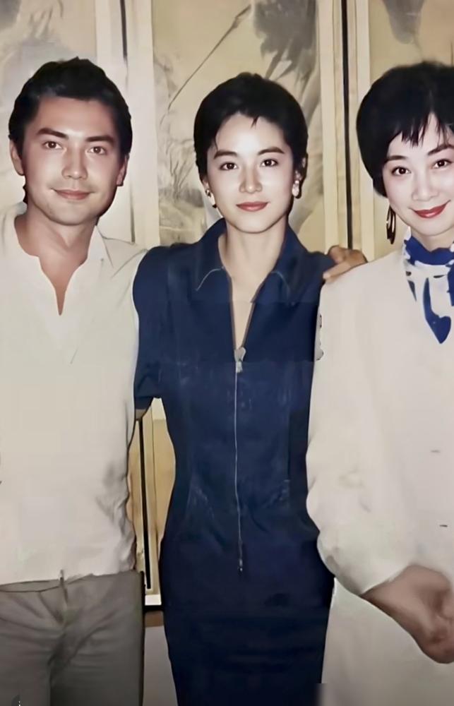 亚洲第一美男和第一美女，如今一个天上一个地下！
一张老照片让人唏嘘，尊龙和林青