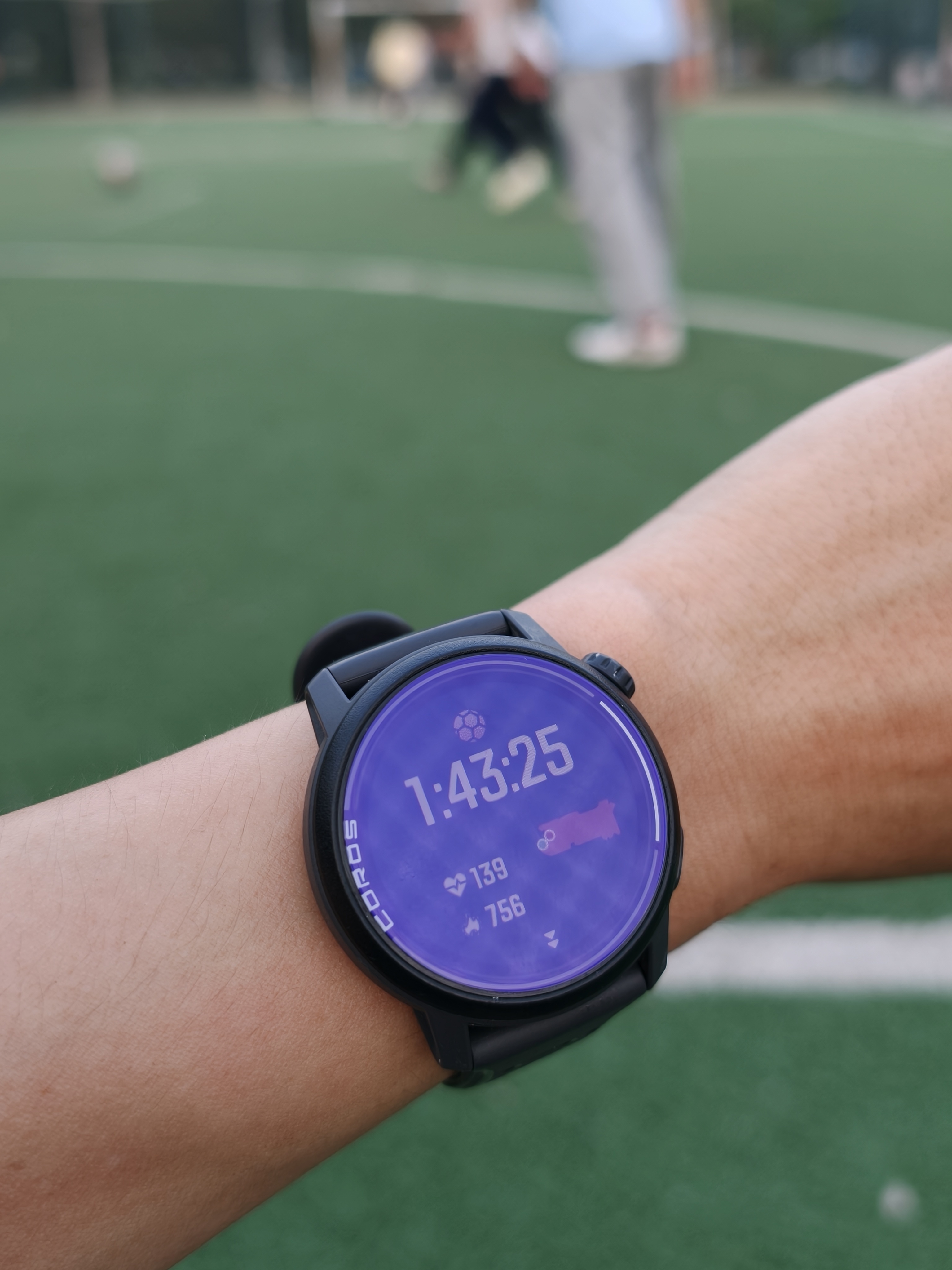 与其说是踢球，不如说是在练跑步，因为一直在当后卫 