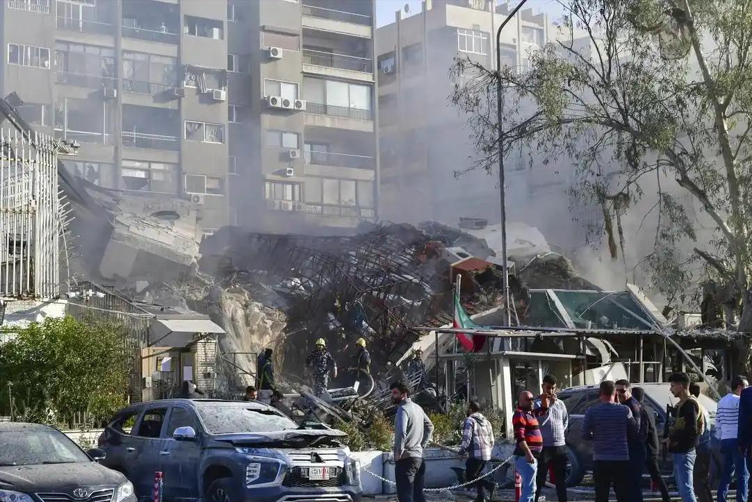 颠覆认知！美国全频段干扰GPS，伊朗导弹却精准命中美军基地。谁能想到？美国动用全