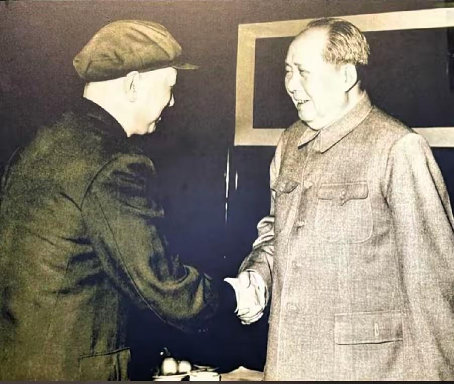 大国风度遇国士担当：毛主席与钱学森的世纪握手
 
大国风度，遇见国士担当。一次跨