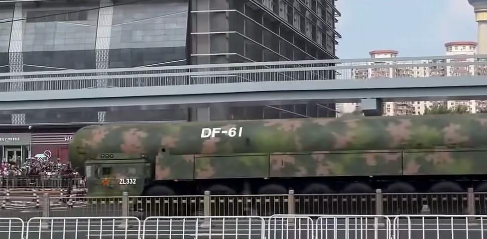 今天大阅兵亮出国之重器:DF一61，一下子震惊全球！从DF一41，直接跳到DF一
