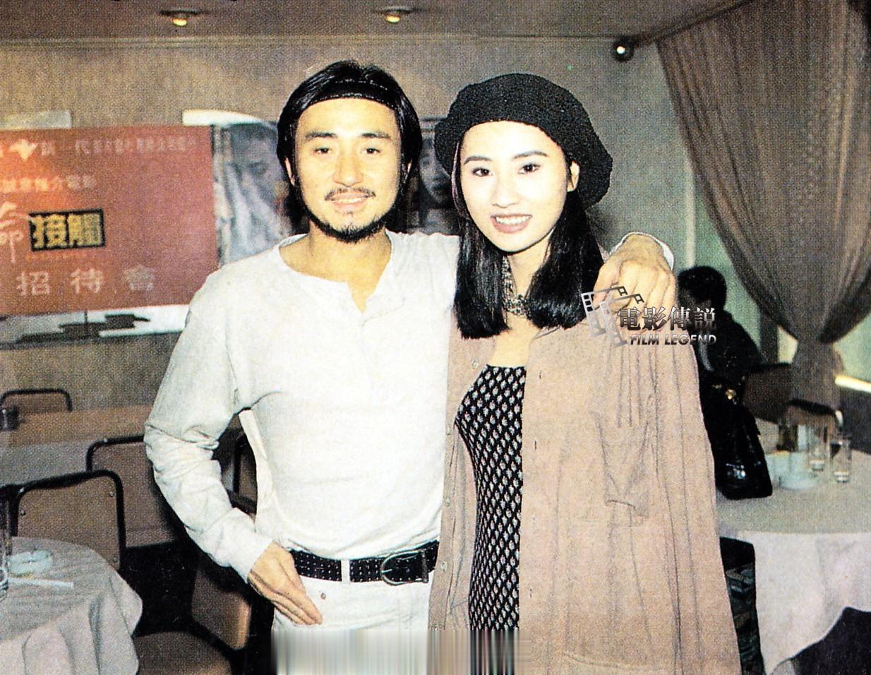 #電影傳說扫描# 1994年，电影《夺命接触》记者招待会上的和钟淑慧。 #吴岱融