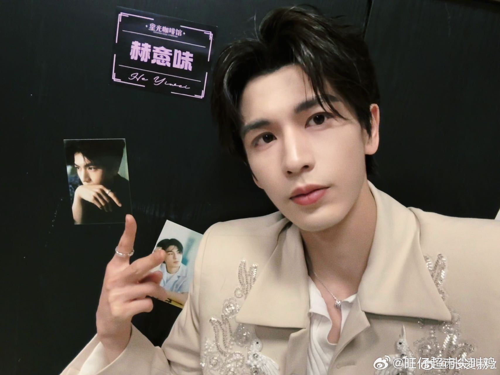张凌赫当丁程鑫面跳我叫李飞张凌赫在丁程鑫面前唱我叫李飞和张凌赫对视的一秒 张凌赫