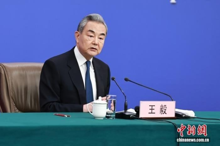 外交部长王毅：世界经济遭遇逆风，全球化出现逆流。个别国家大搞关税壁垒、脱钩断链，
