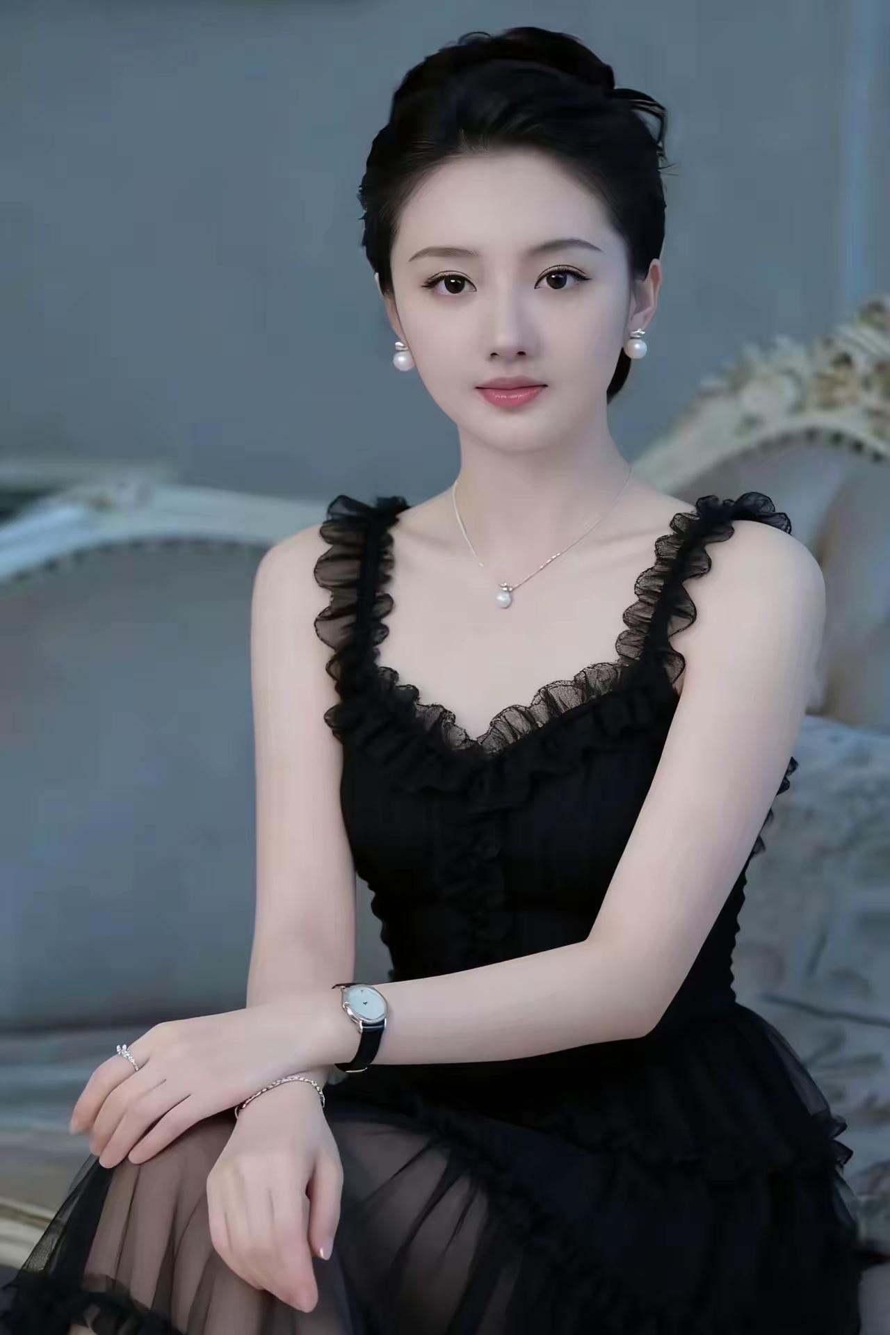 优雅黑裙，气质满分！