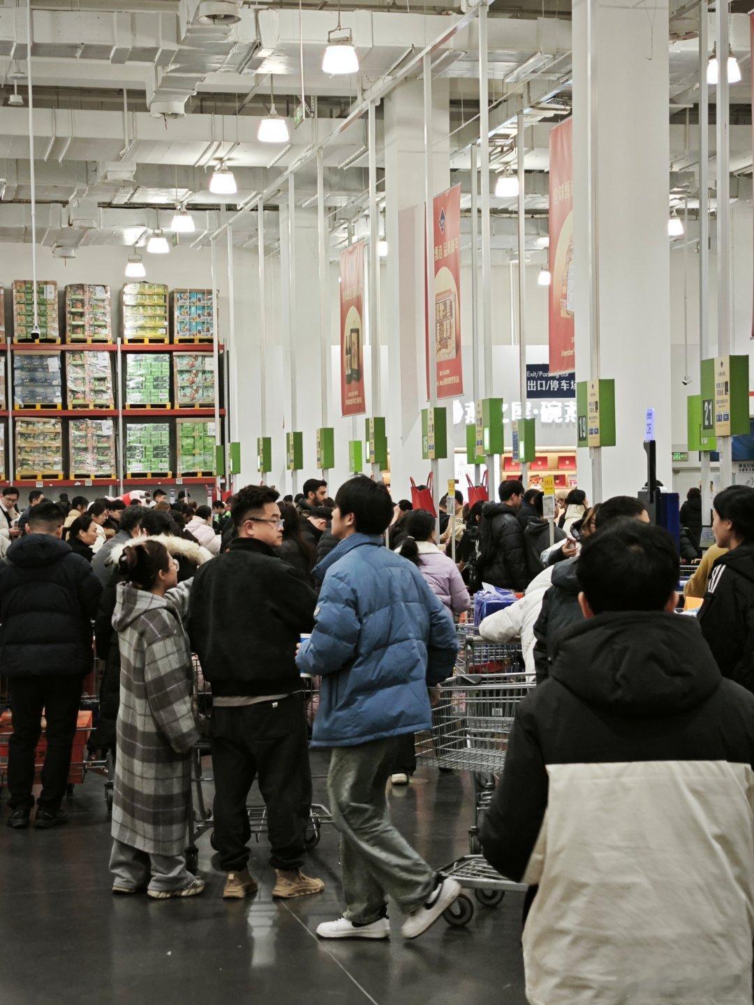 特地卡个工作日晚上来山姆结果还是这么多人真的是服了 