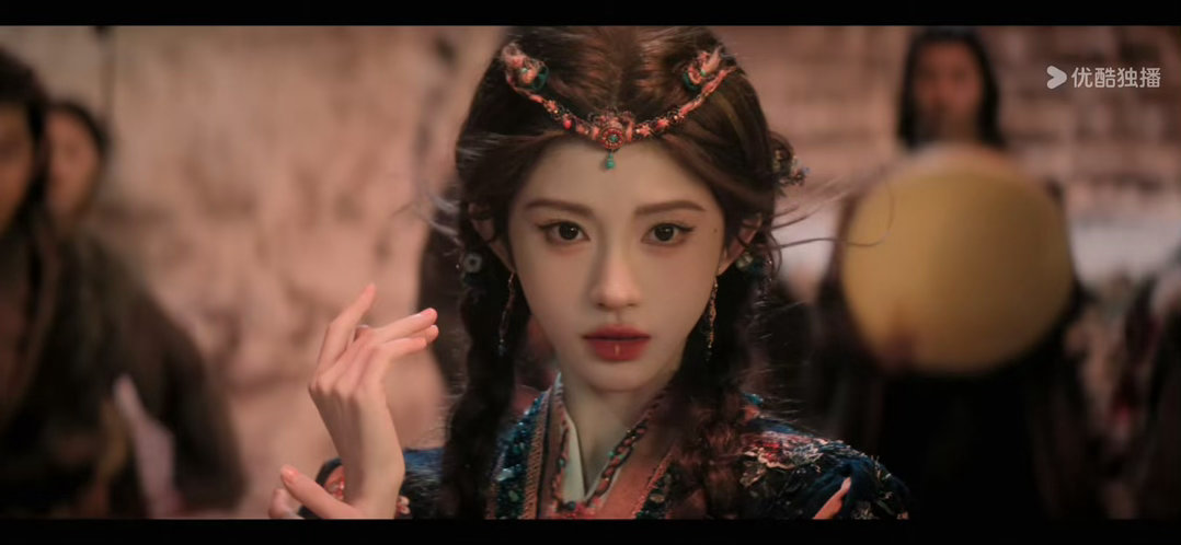 鞠婧祎田嘉瑞她在闹他在笑月鳞绮纪 被这对的氛围感狠狠戳中！露芜衣在闹，龙神大人在