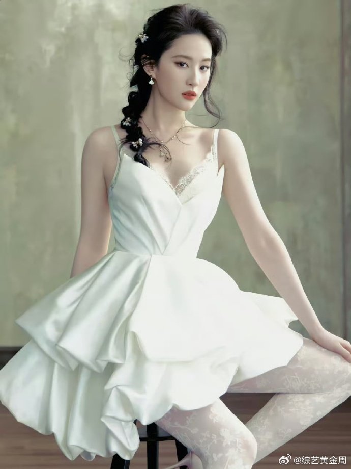 宝格丽 刘亦菲在哪儿我在哪儿本来只看脸，现在看完茜茜还得特意找找珠宝 