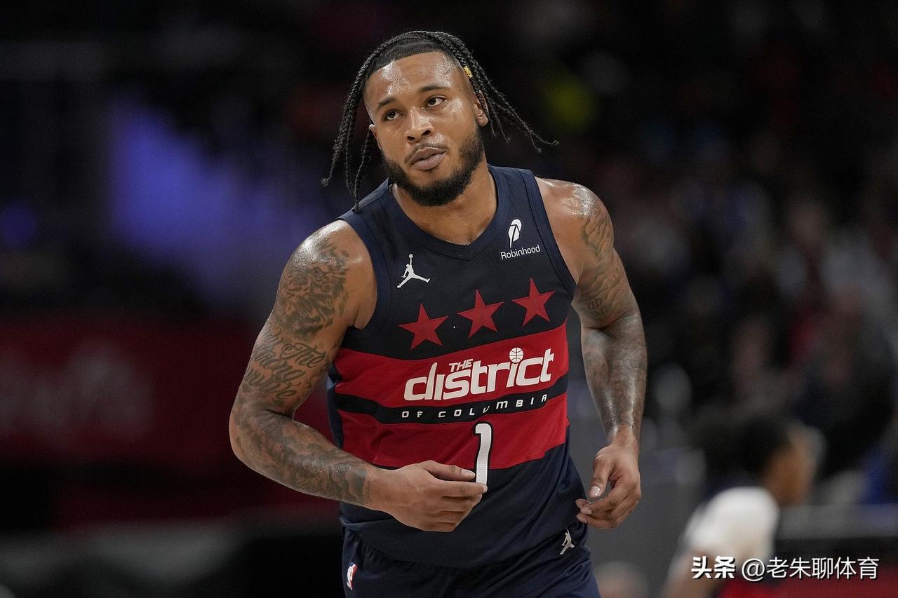 慢一点就砸手里了！
今天惠特莫尔由于肩部血栓问题，宣布了赛季报销。离开火箭后只打