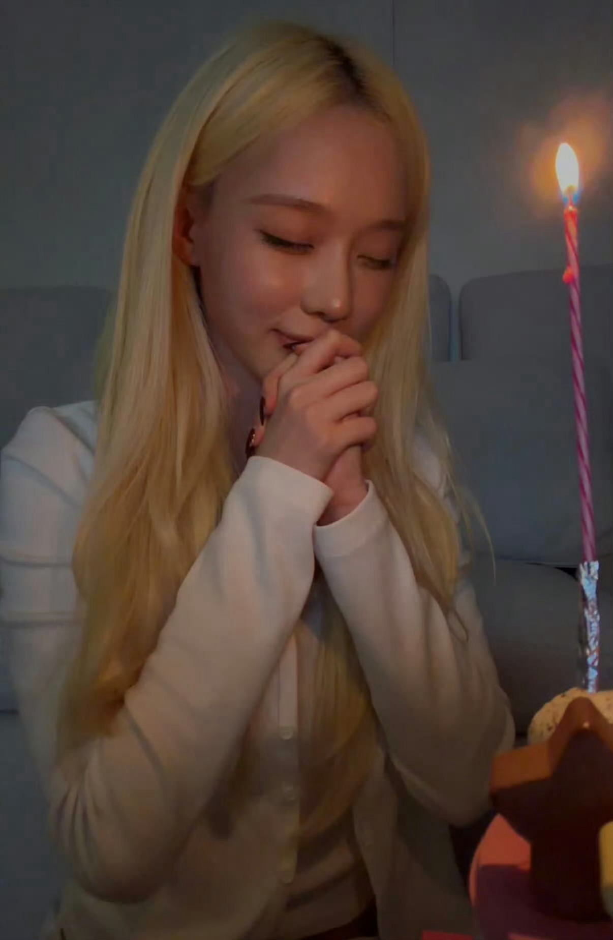 底色温柔善良的女孩 愿望终会闪闪发光的 ​​​