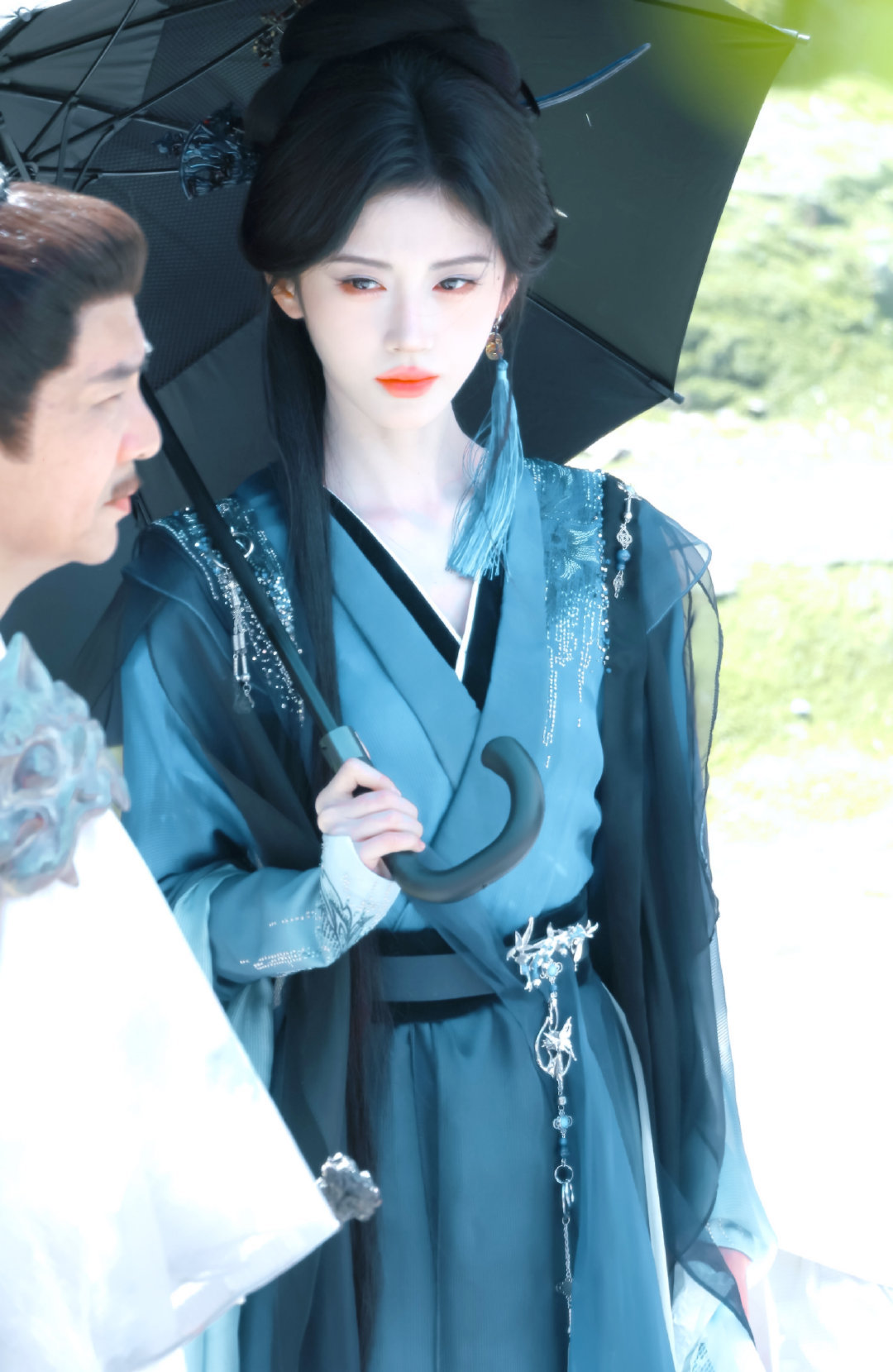 jjy鞠婧祎来战 jjy鞠婧祎阿黛 “玫瑰之所以是玫瑰，是风与光的眷顾，更是视线