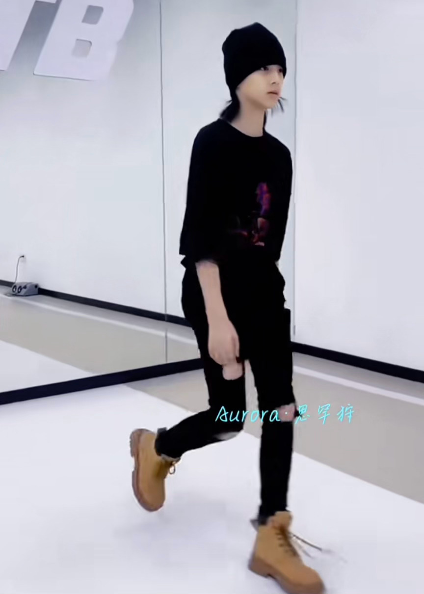 童模时期的陈思罕。。陈思罕又被星探看上了