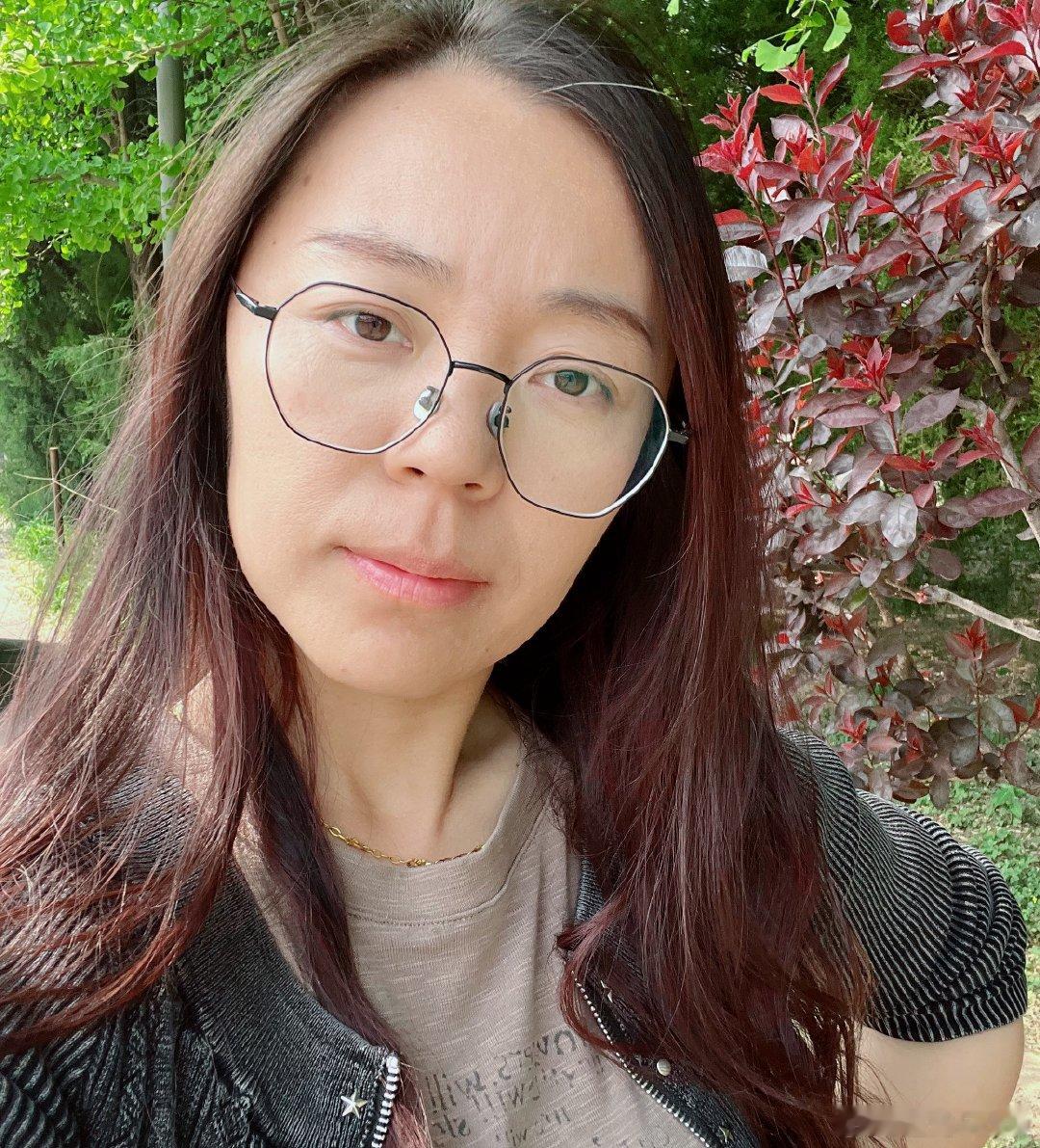 五一马上到了我今天嗓子痛，有痰怎么一到劳动节就这样……每年都是五一就出点问题不知