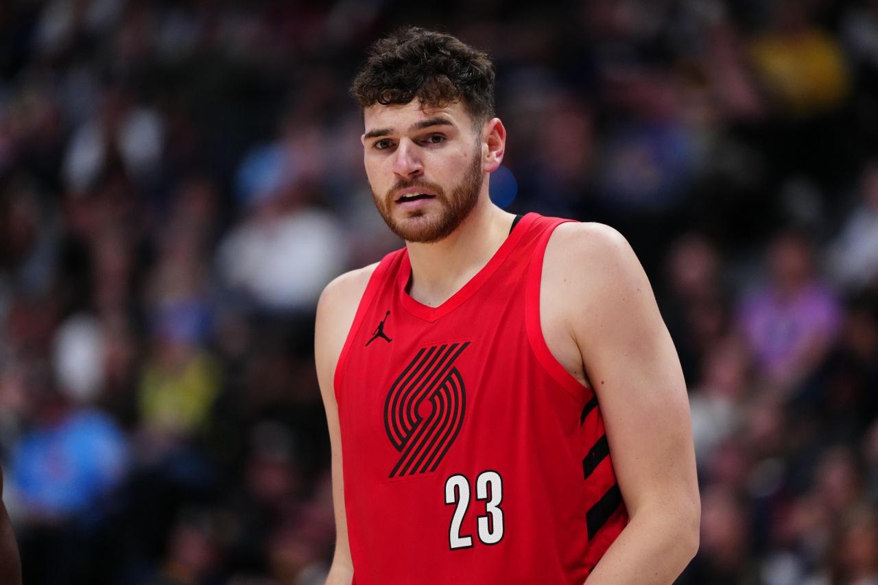 原形毕露！克林根季后赛数据大幅缩水！

开拓者中锋克林根在常规赛打出了非常亮眼的