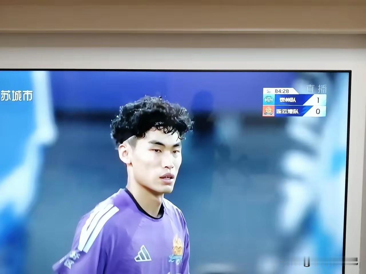 泰州1比0拿下连云港这场球，全场最佳，我会给到连云港门将康健翔。
整场比赛泰州持