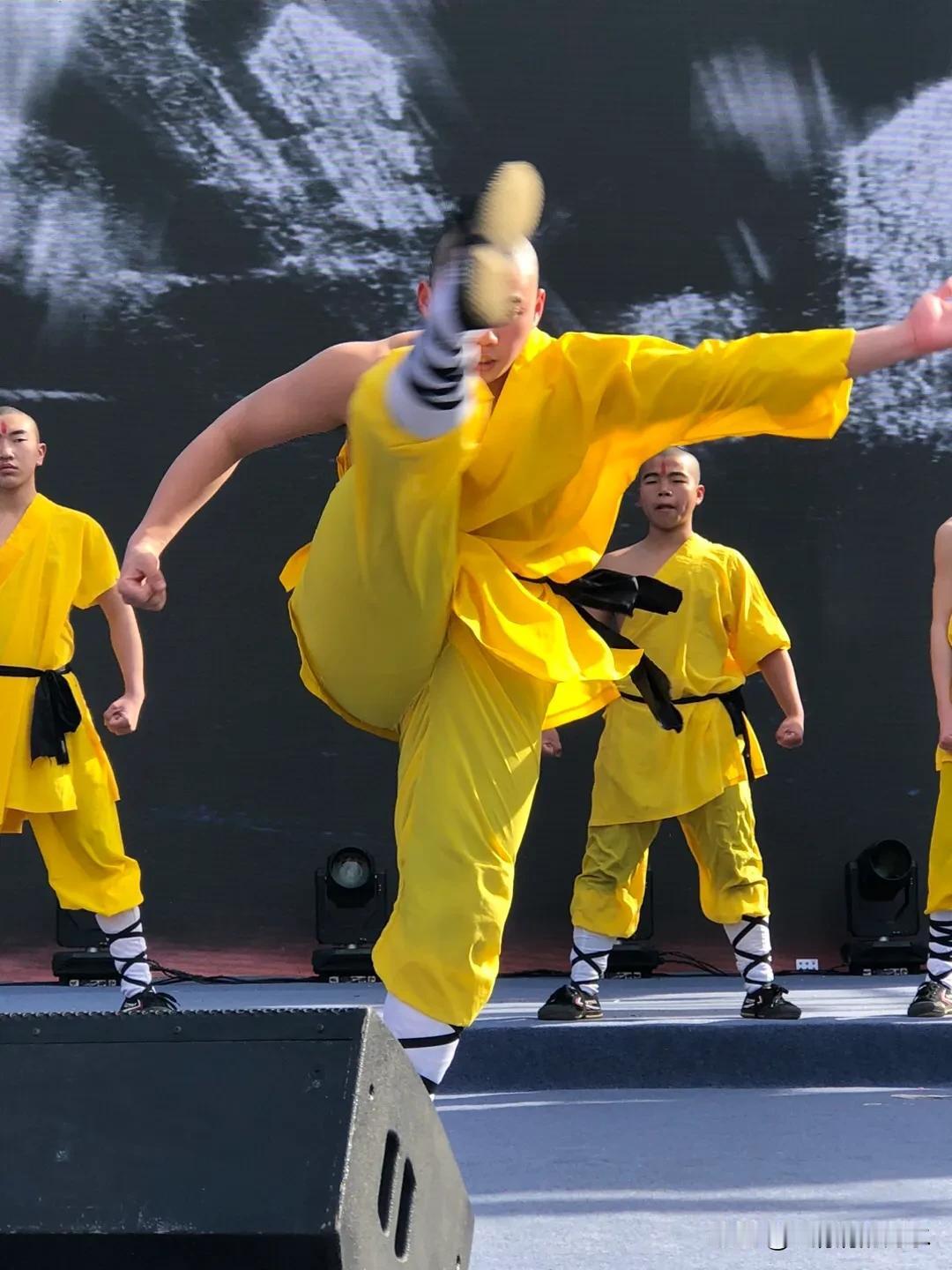 嵩山少林寺众僧，在洛阳洛邑古城演出的精彩片段，欢迎收看。