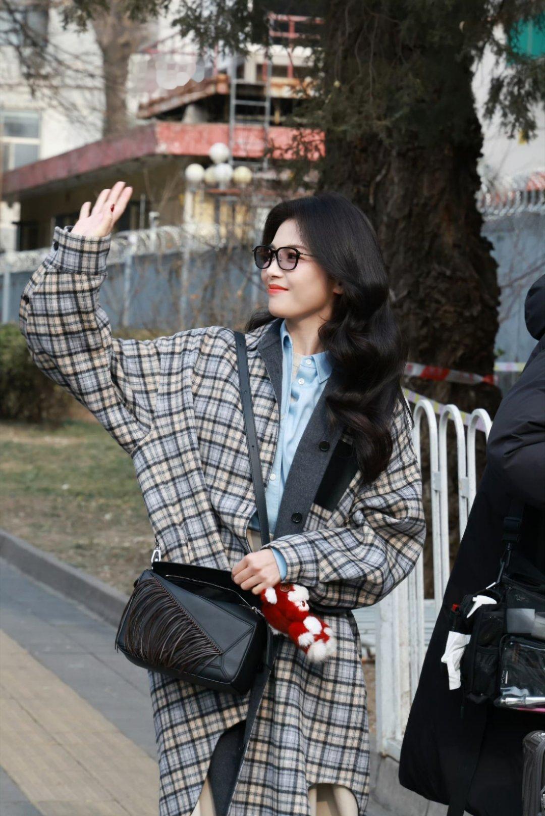 刘涛姐美丽冻人哇，连轴转的工作节奏保重好身体