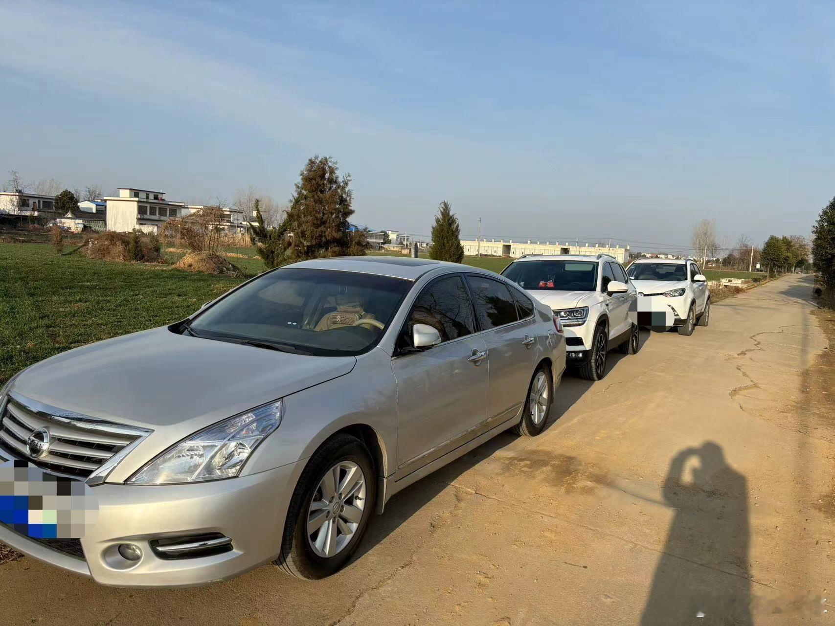 🔶家里和亲戚的几台车：✅小叔的日产天籁2.5 v6✅姑的大众途岳 ✅老爷子的名