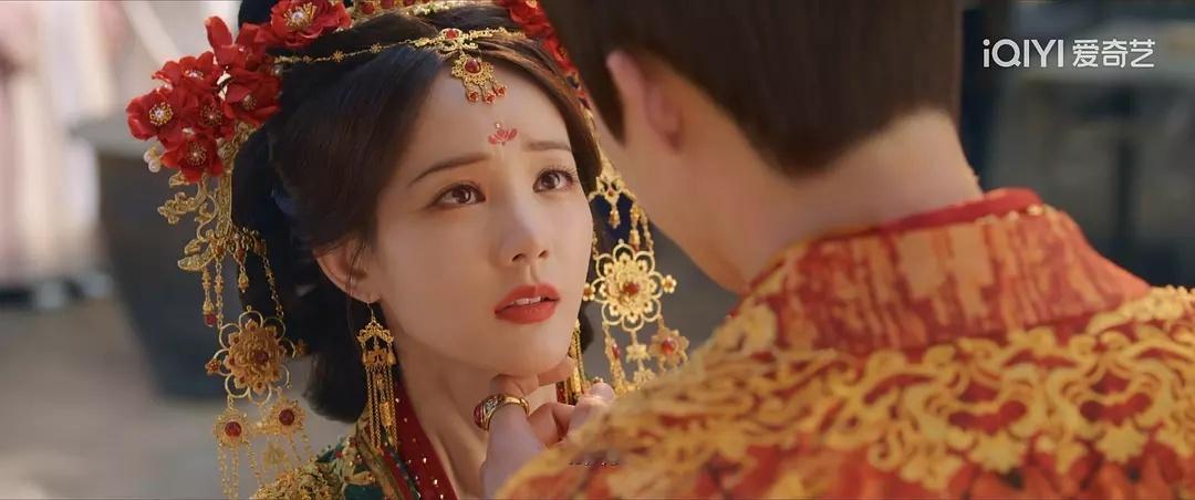 书卷一梦开播，李一桐随便截截都好美啊 ​​​