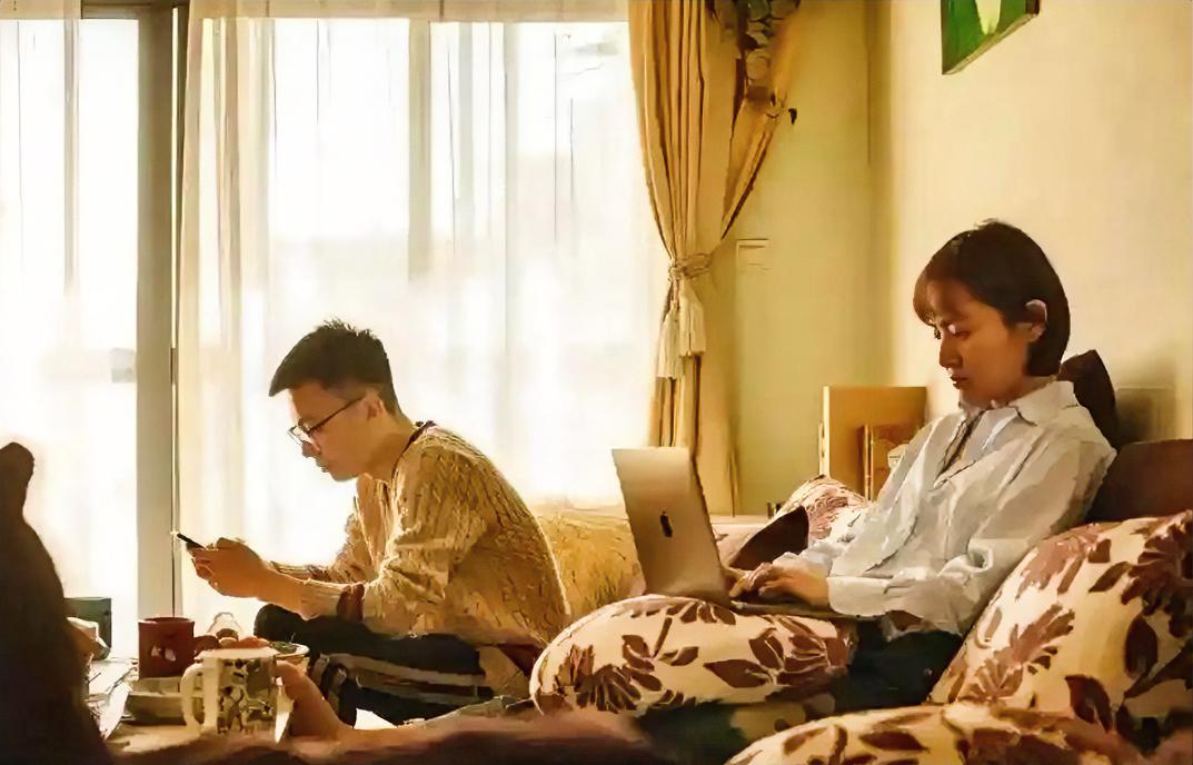 到底要靠什么，才能撑得起一段婚姻呢？

答案是：靠男人对老婆的爱和责任，老婆对男