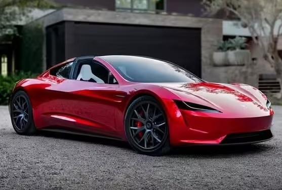 马斯克又出来画饼了！😏
今天在X平台发文，说新款Roadster电动超跑可能在