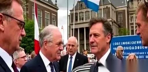 前一秒还说要来，机票估计都看好了。
后一秒，一句“日程冲突”，人没了。
你猜我信