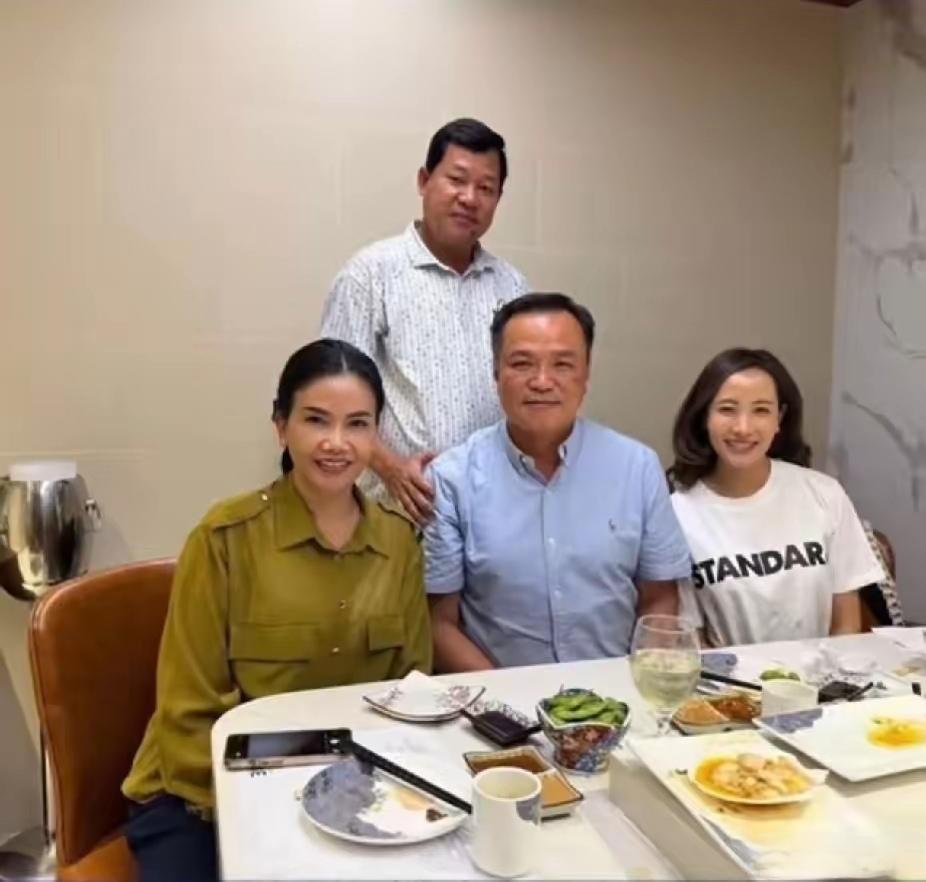 洪森又想故技重施，搅乱泰国政坛。

洪森把阿努廷与阿努廷夫人穿着便装与柬埔寨省长