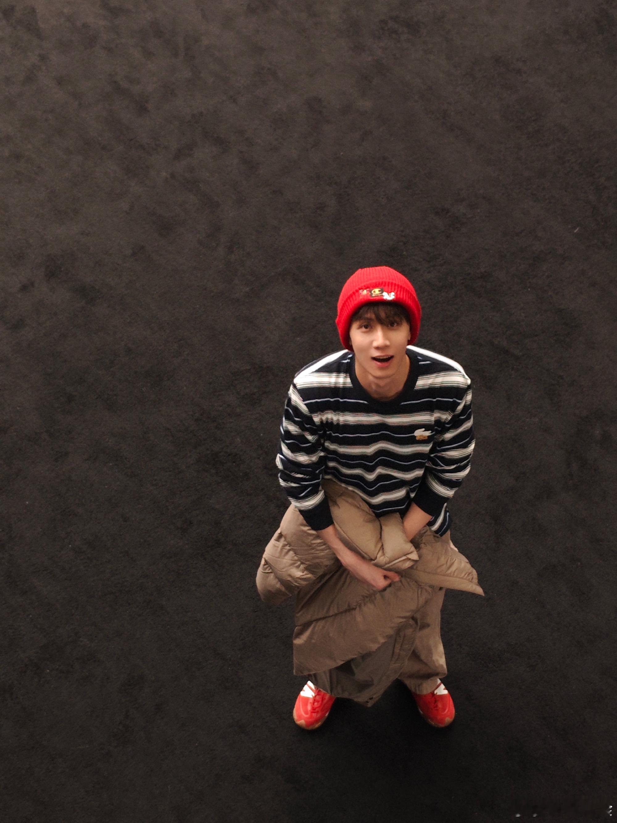 郑合惠子任宥纶恋情30日，有八卦媒体曝出郑合惠子与任宥纶恋情，两人手牵手现身寺庙