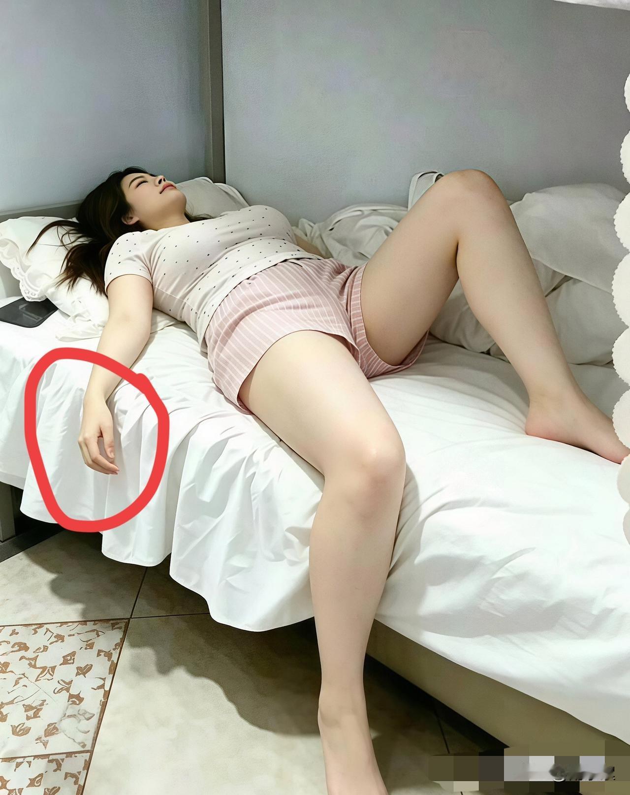 瞧，又是躺平的一天！真的让令人受不了，自从被大厂裁员后，她几乎每天都这样……..