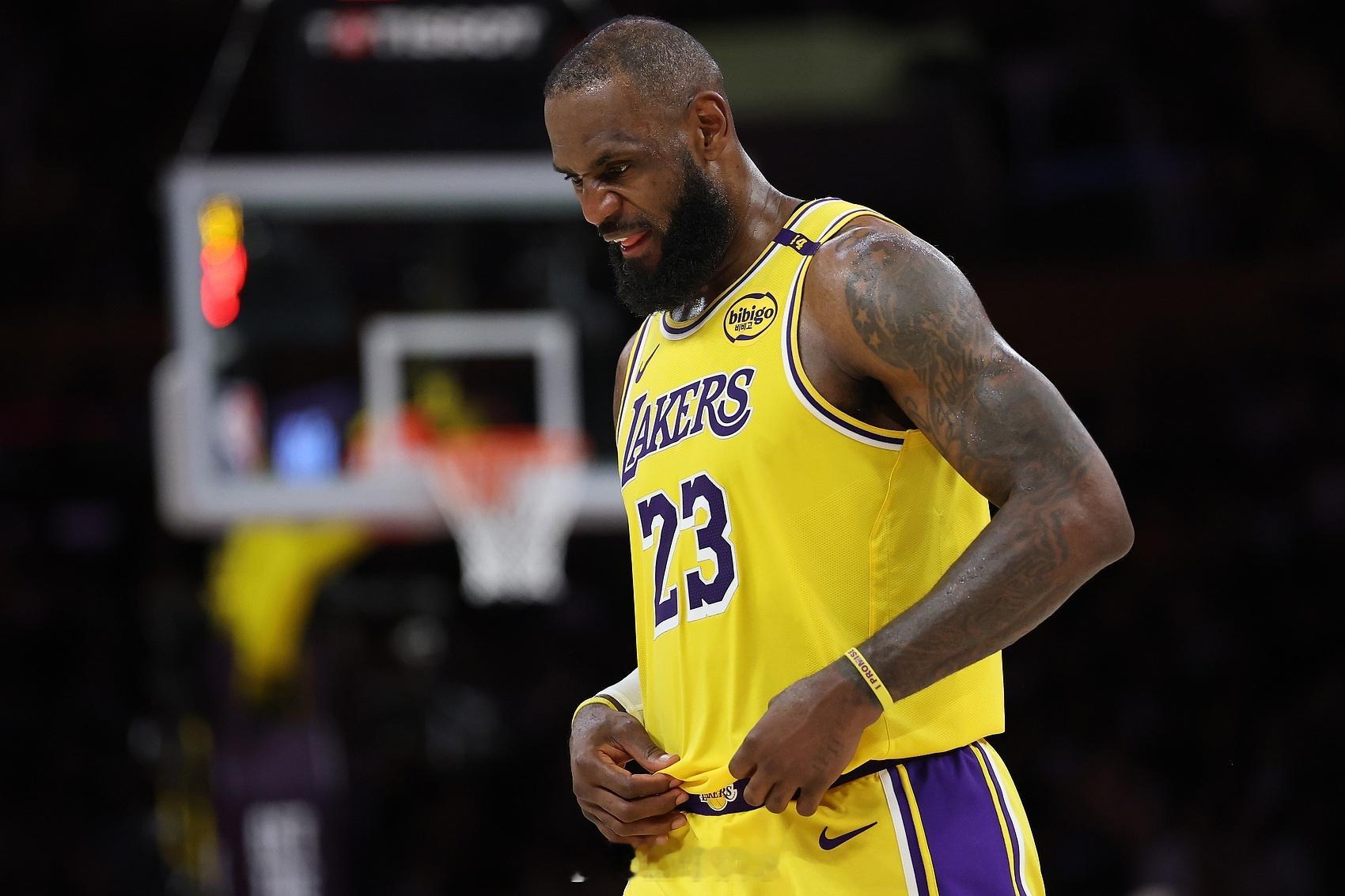 格兰特·希尔：我对詹姆斯有防守策略 前NBA球员格兰特希尔在节目中表示：“我能防
