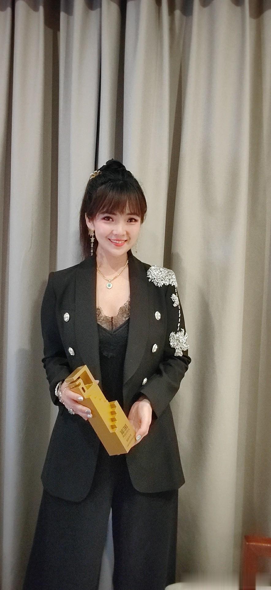国潮音乐盛典落幕圆满落幕，斯琴高丽获最受欢迎女歌手荣誉 ​​​