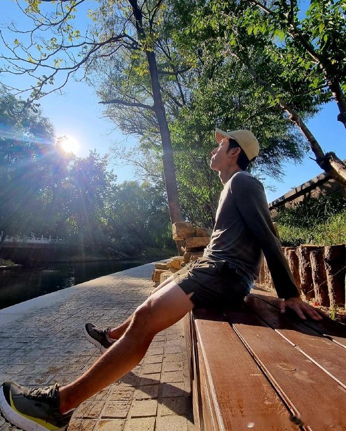 林孝埈新身份沃尔沃品牌挚友林孝埈XC70让我们一起恭喜林孝埈官宣沃尔沃品牌挚友！