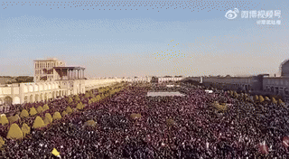 现在伊斯法罕聚集表示哀悼和愤怒的大朗民众越来越多了！

看来哈梅内伊的被袭，让大