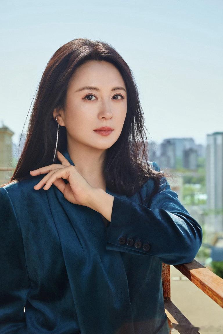 第33届大学生电影节颁奖嘉宾杨舒童这么多年还是这么美杨舒童新剧定档0503  杨