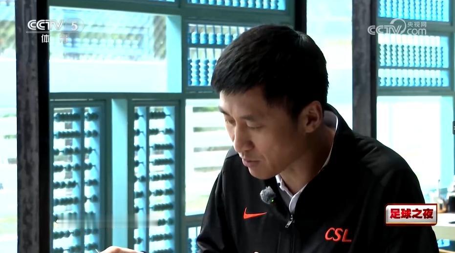 1121张黄牌，70张红牌，场均掏牌5张。C罗吃过他的牌，孙兴慜吃过他的牌，瓜迪