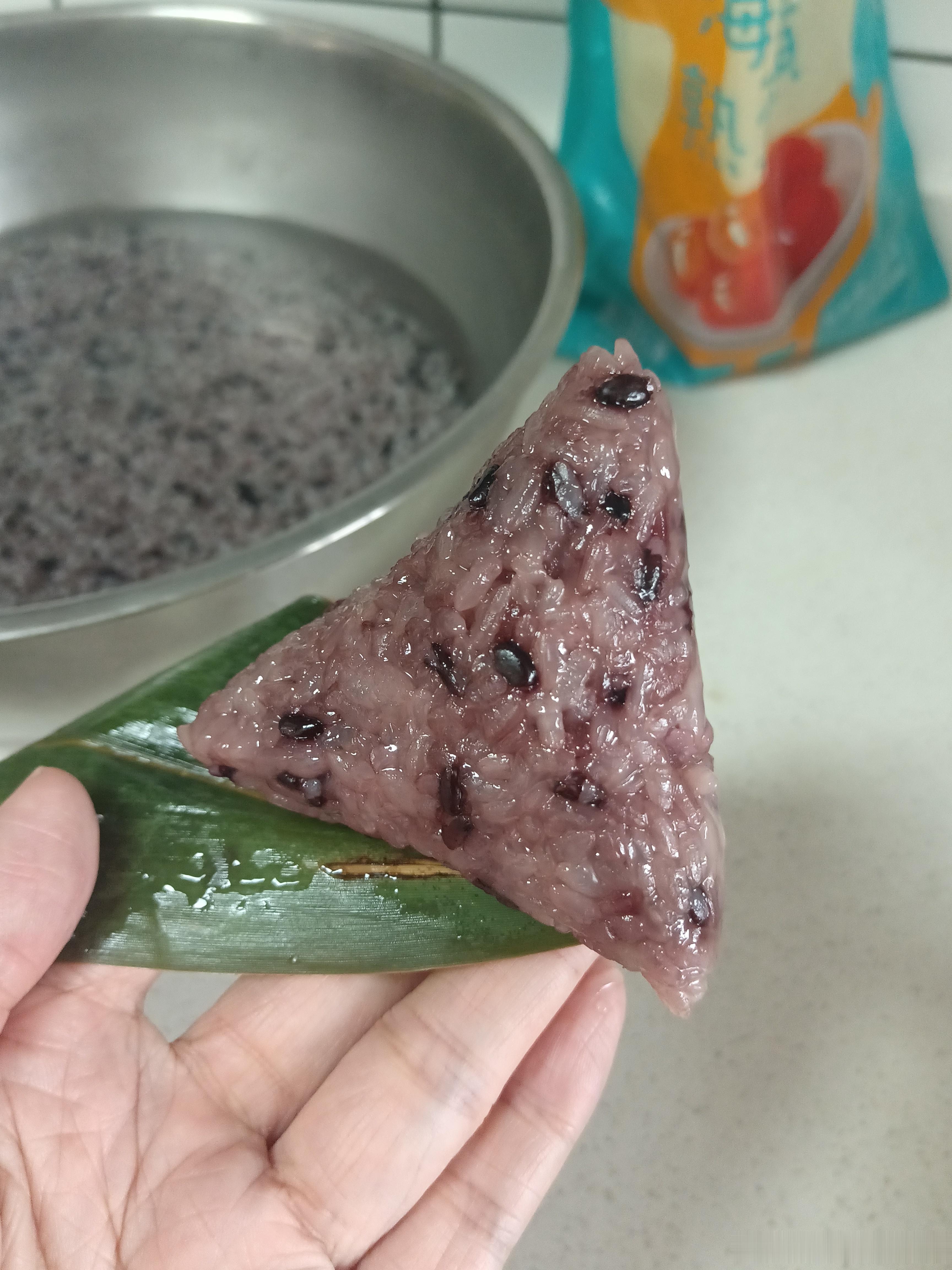 过糊涂了，以为明天是端午节孩子告诉我昨天是端午节迟到的粽子也必须吃上 