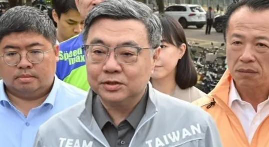 台“行政院长”卓荣泰今日说明，美国与以色列联手袭击伊朗事件，引发岛内广泛关注。赖