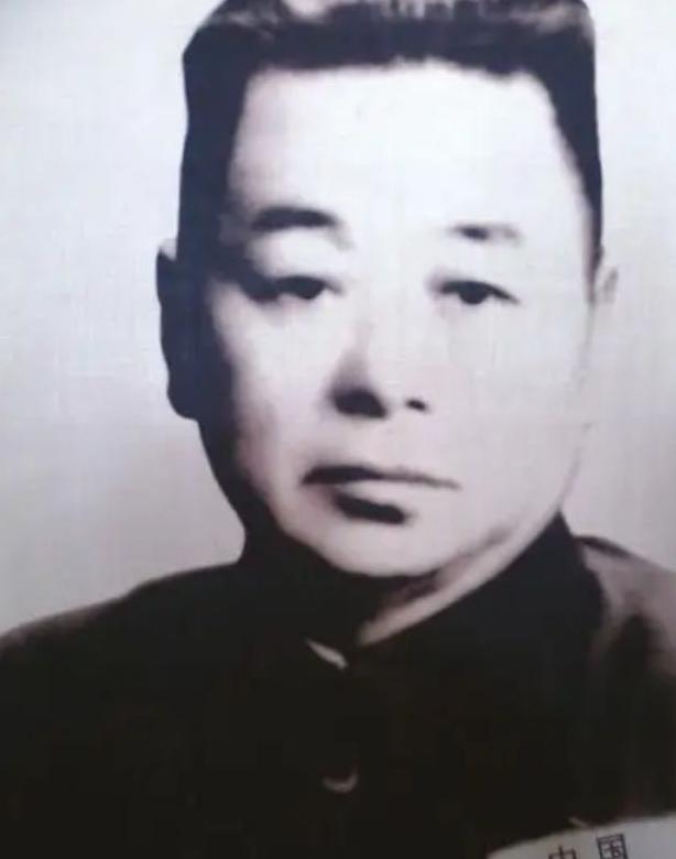 1950年，起义将领范绍增对七个妻妾说：“现在是一夫一妻制，你们只能留一个。”七