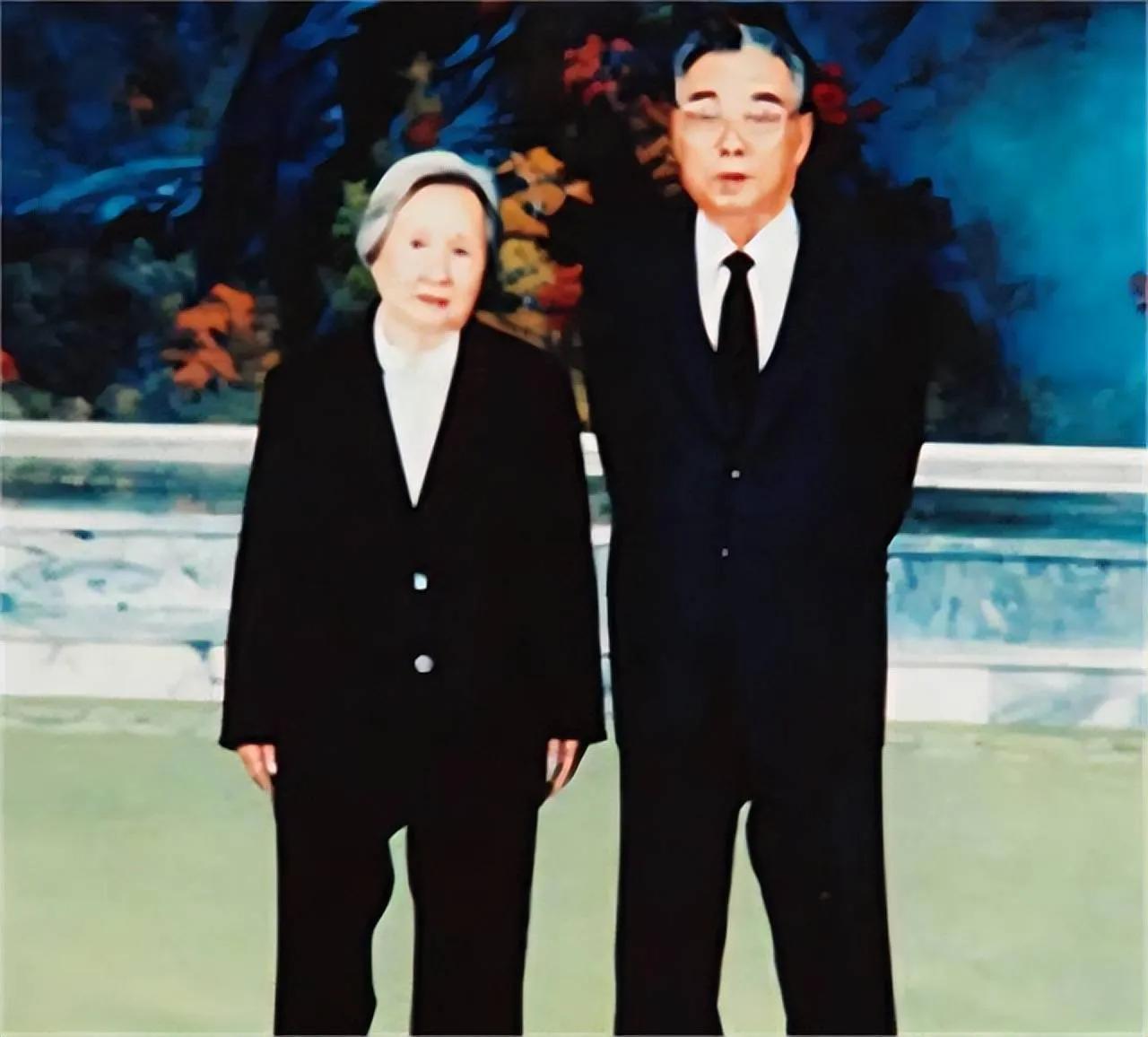 1995年朝鲜遇灾，重庆一老太捐赠100吨面粉，金正日：她是我胡妈妈
 
那会儿