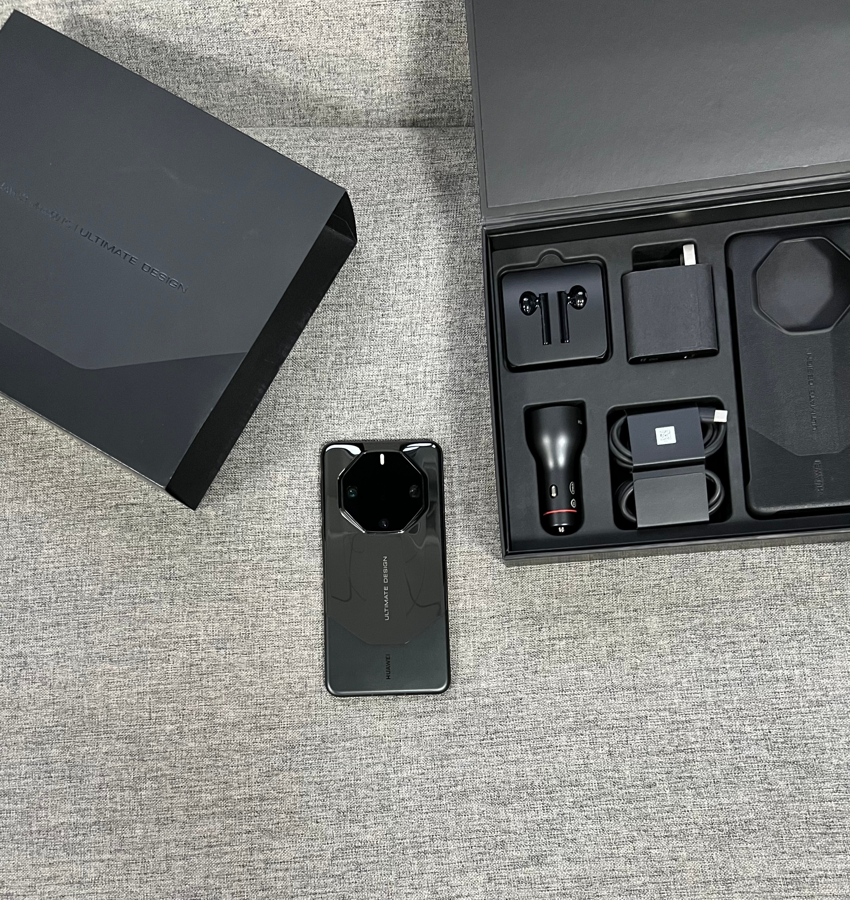 华为Mate 60 RS 非凡大师 16+1TB玄黑基本基本闲置，屏幕完美，中框