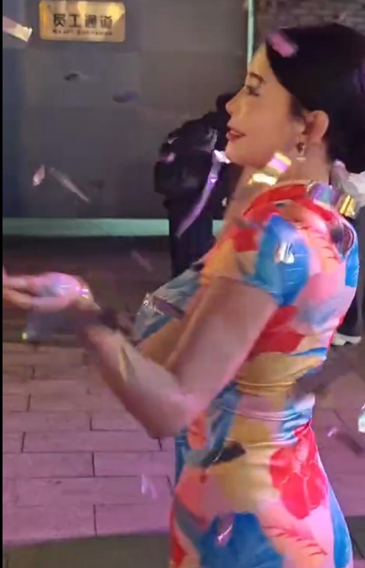 旗袍美人，不输西施和貂蝉。