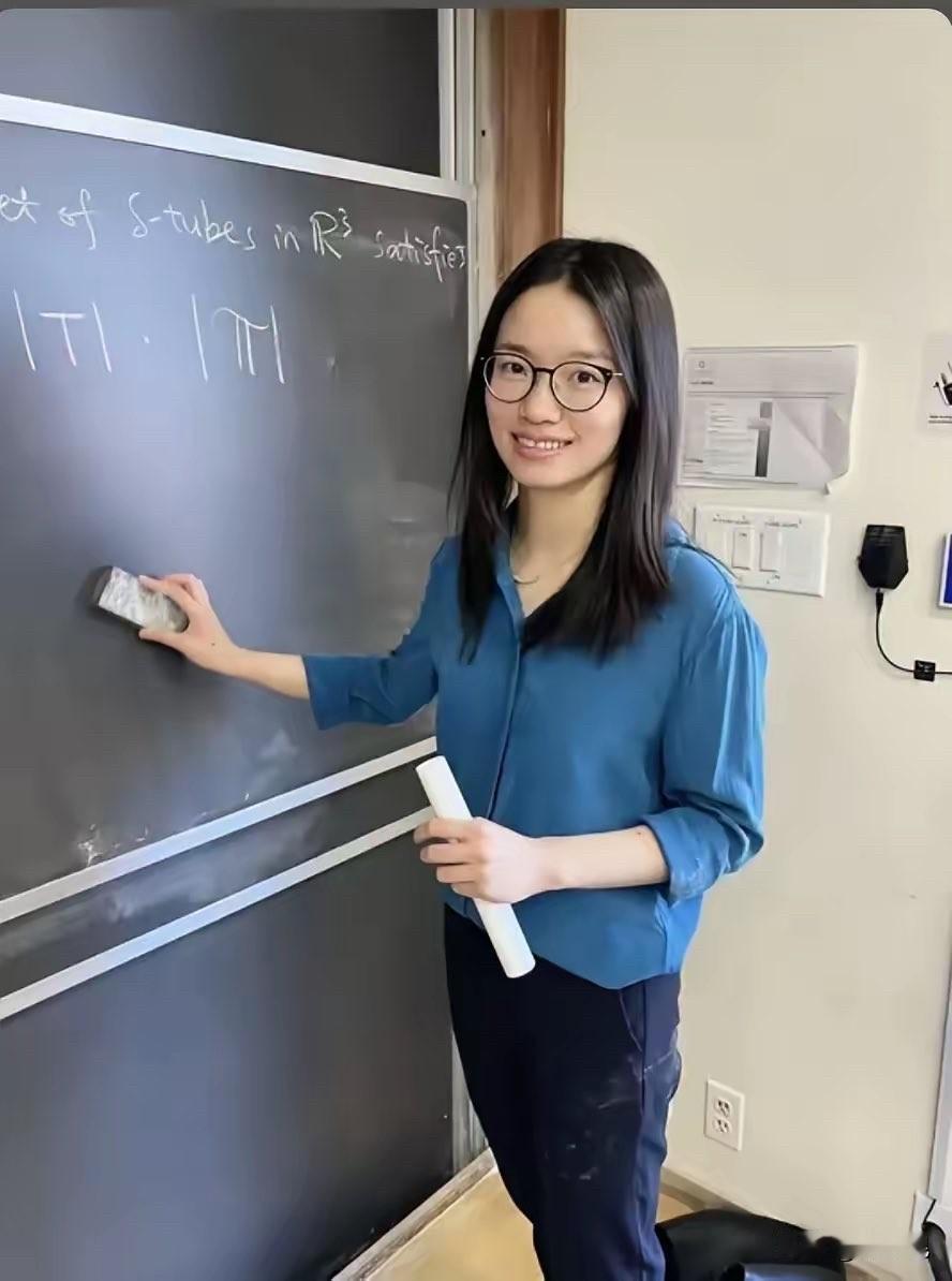 德国之声24日报道：【中国籍科学家王虹和邓煜荣获“数学界的诺贝尔奖”】

数学界