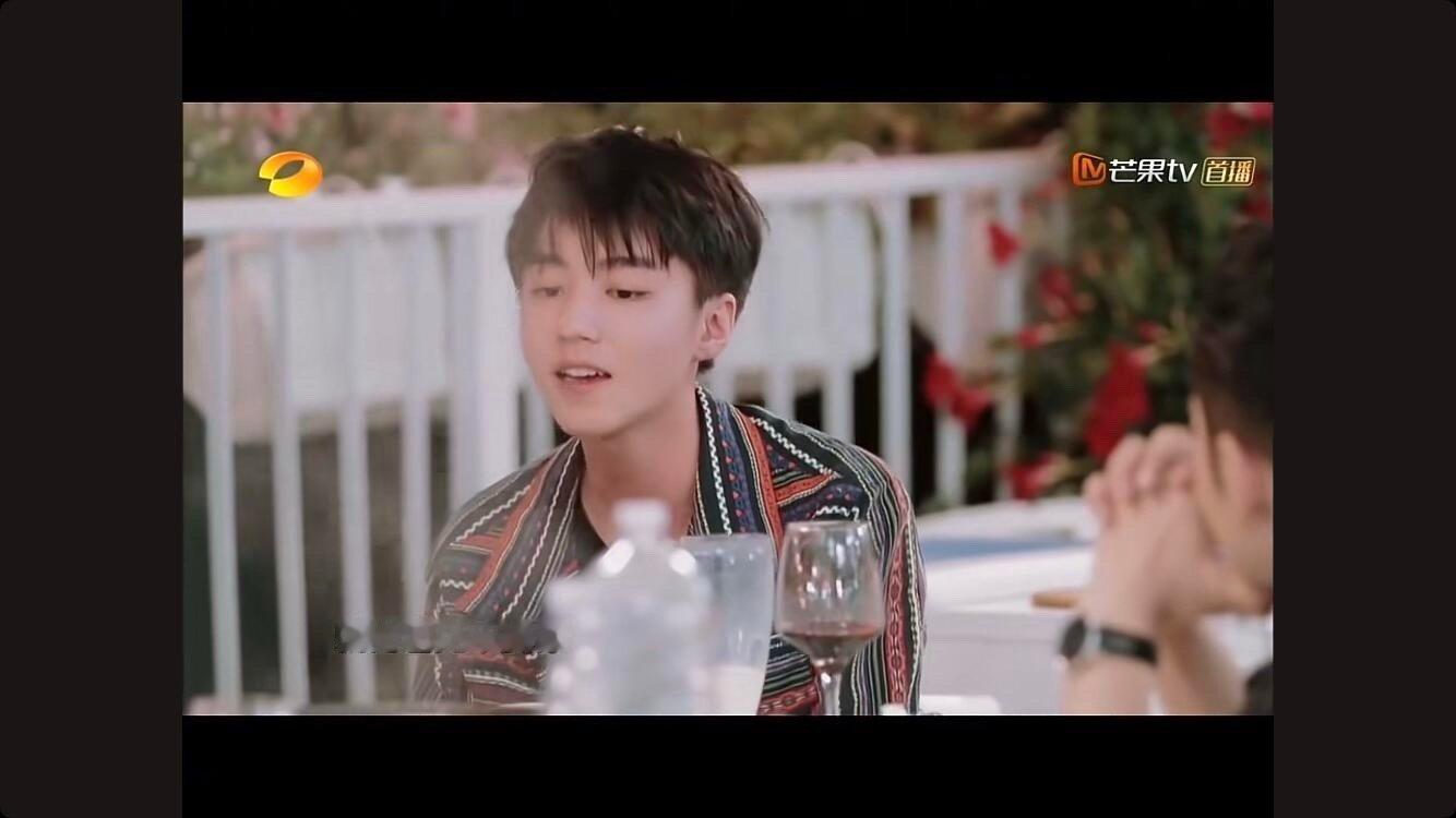 秦海璐对王俊凯说：保护好自己 ​​​