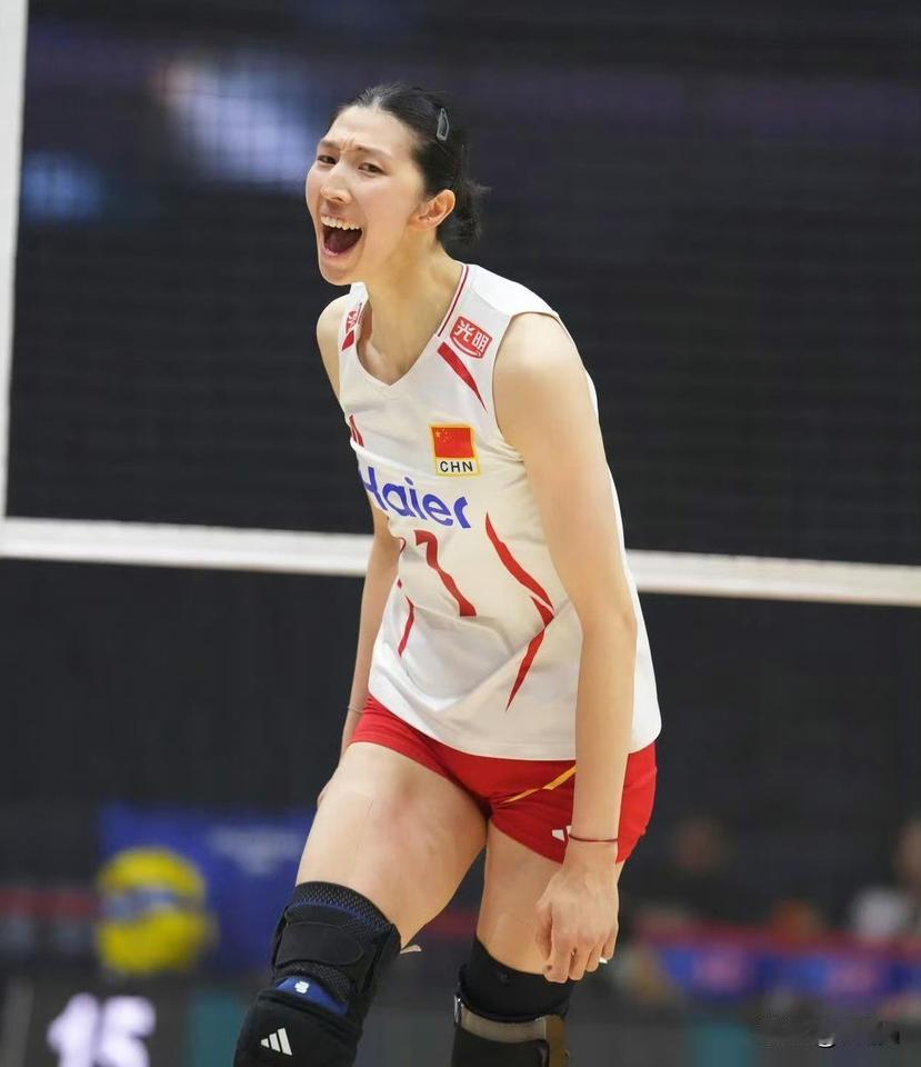 女排亚锦赛八进四中国女排3：0战胜越南杀进四强，几个没想到：

①没想到伤愈的吴