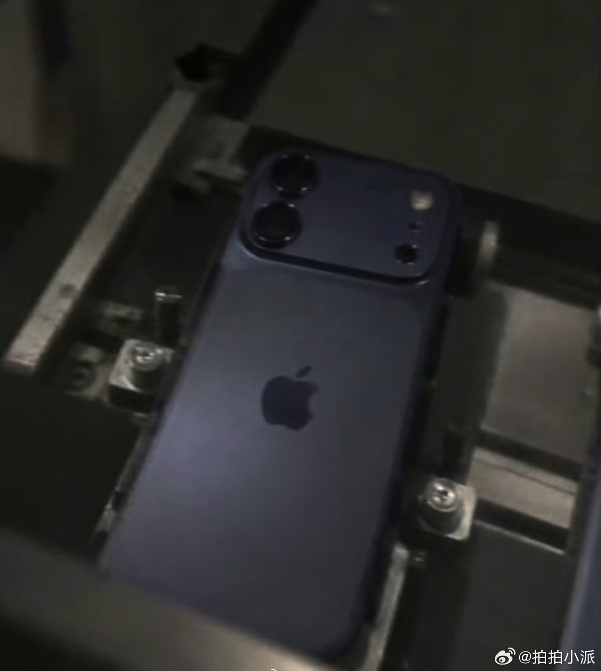 iPhone18外观曝光这次标准版也上了横向大镜头模组，正面依旧灵动岛＋高刷，标