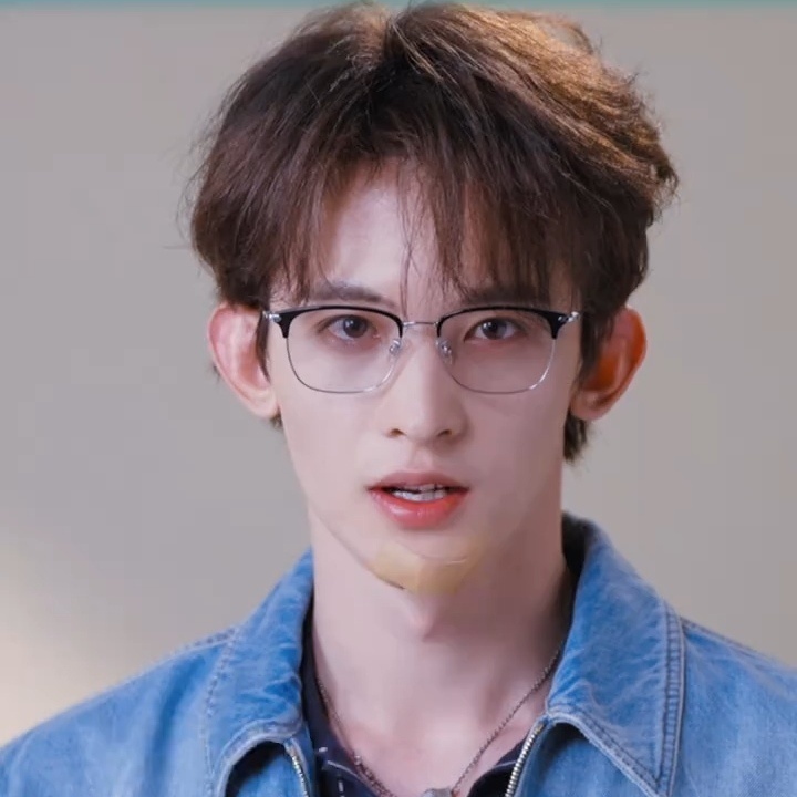 常华森在综艺累出黑眼圈常华森录综艺前后变化 常华森几天综艺录成啥样了，这都是经历