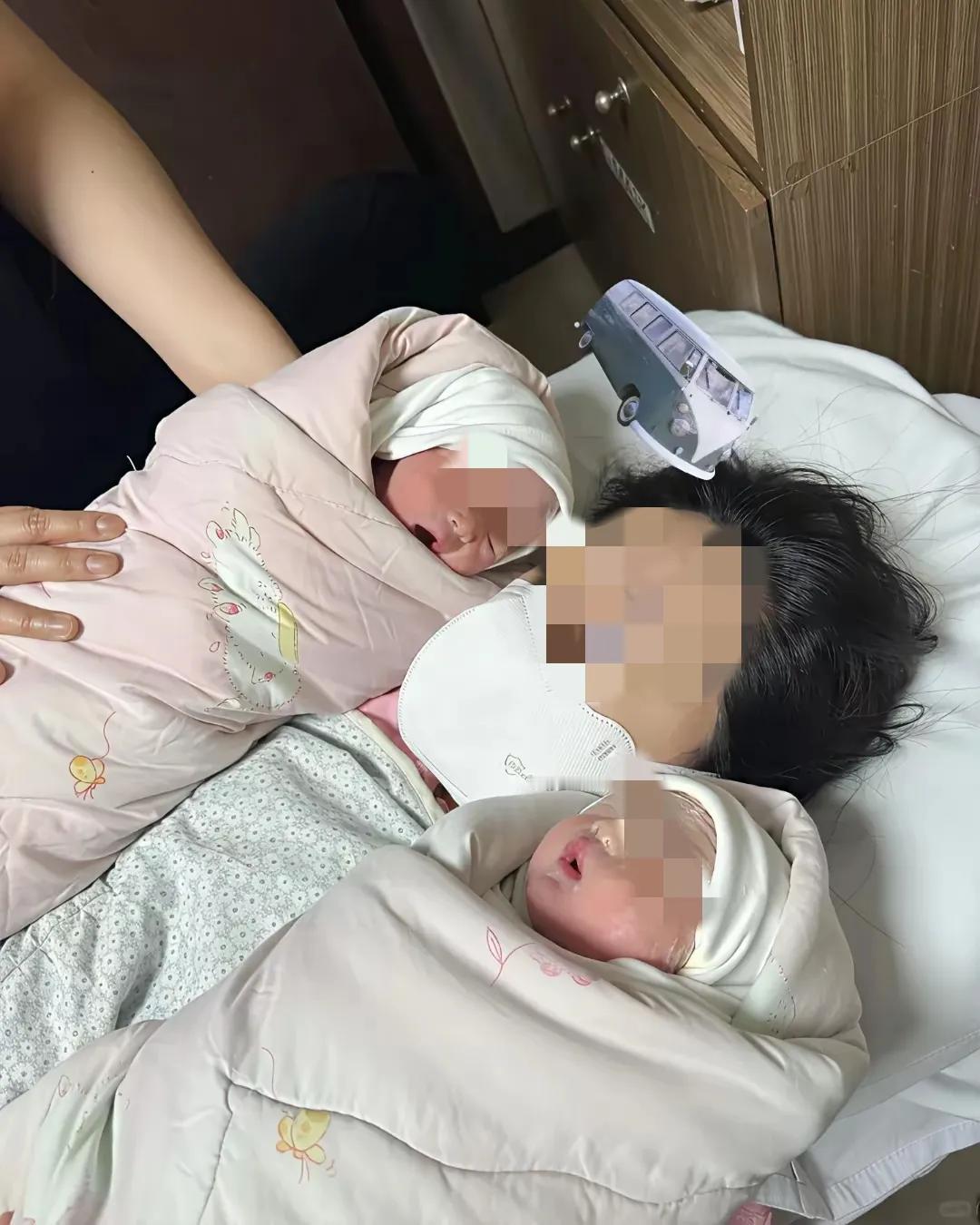 网友:
喜得龙凤胎，爸爸姓王，妈妈姓潘，孩子取什么名字好？
请大神们帮帮忙，谢谢